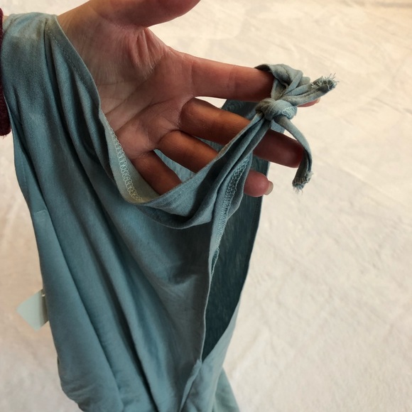 ❌ Sold ❌ NWT! Lou Lou Cold Shoulder Top - Picture 4 of 7